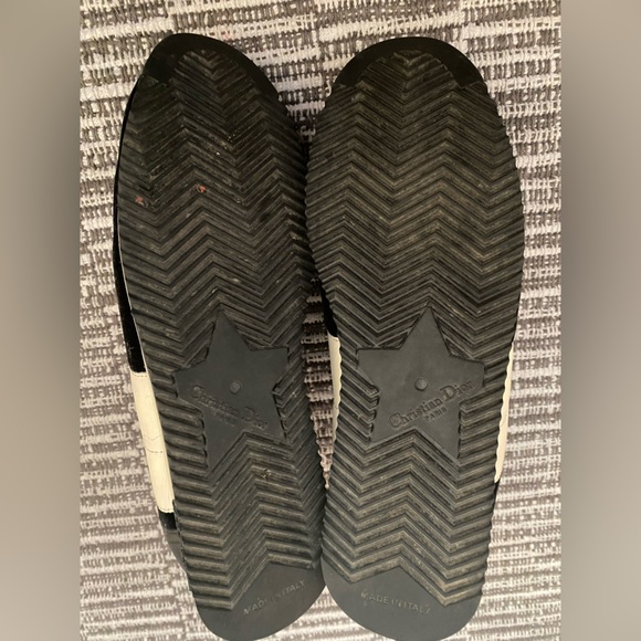 Dior Black/White Leather Diorun Sneakers Retails $1300 - Picture 8 of 13